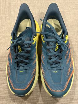 Hoka sneakers usados una vez en perfecto estado.Size 9