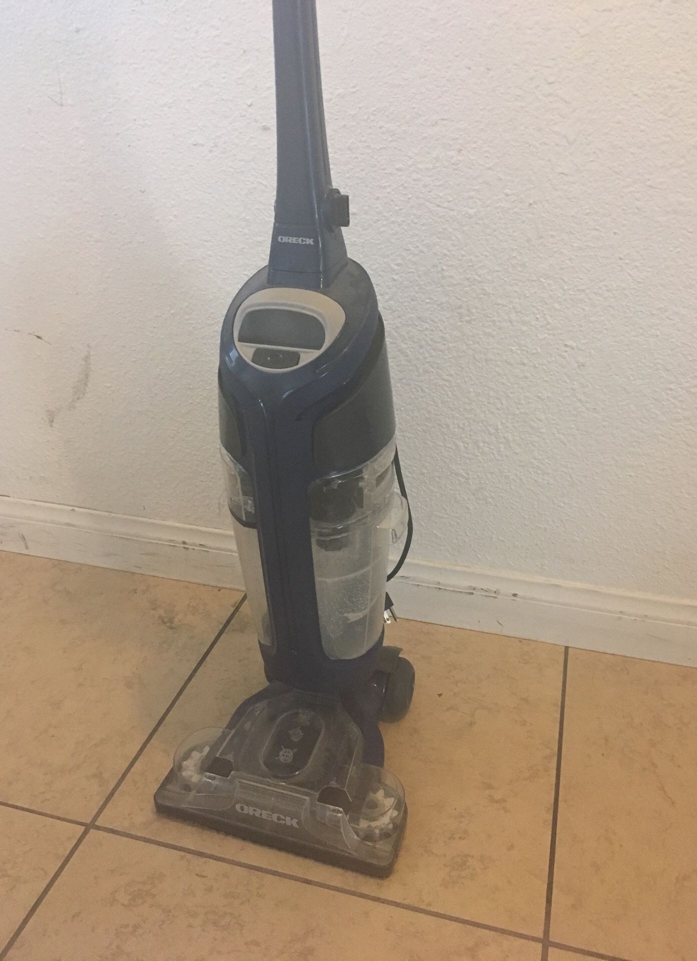 Oreck Floor cleaner FREE (doesn’t start)