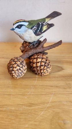 Lenox Bird Figure Nature Kinglet Porcelain Pinecone Decor