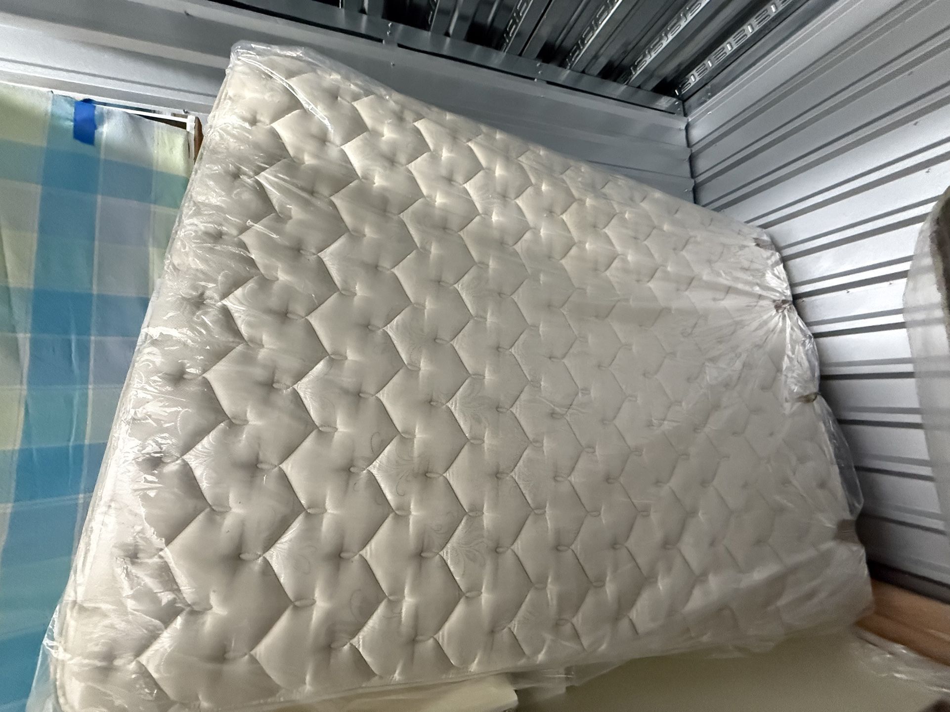 Full Size Sealy Mattress - Great Condition