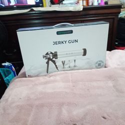 SERVAPPETIT. JERKY GUN
