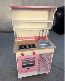 Toy kitchen (pink)