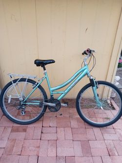 schwinn clear creek 18 speed women's bike