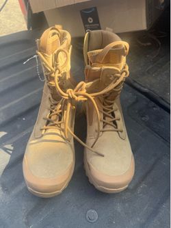Combat boots