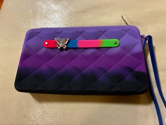 New just beautiful carry wristlet