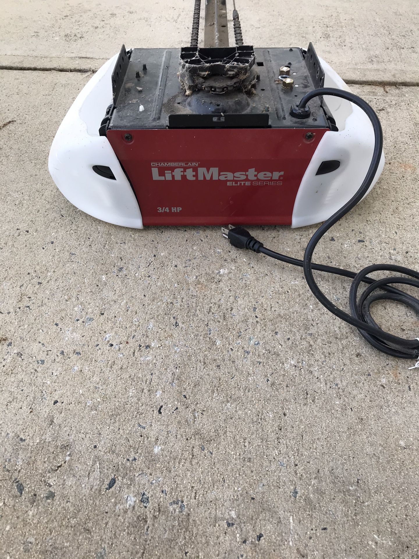 Liftmaster 3/42HP - Garage Door opener - chain driven with wall button and beam sensors