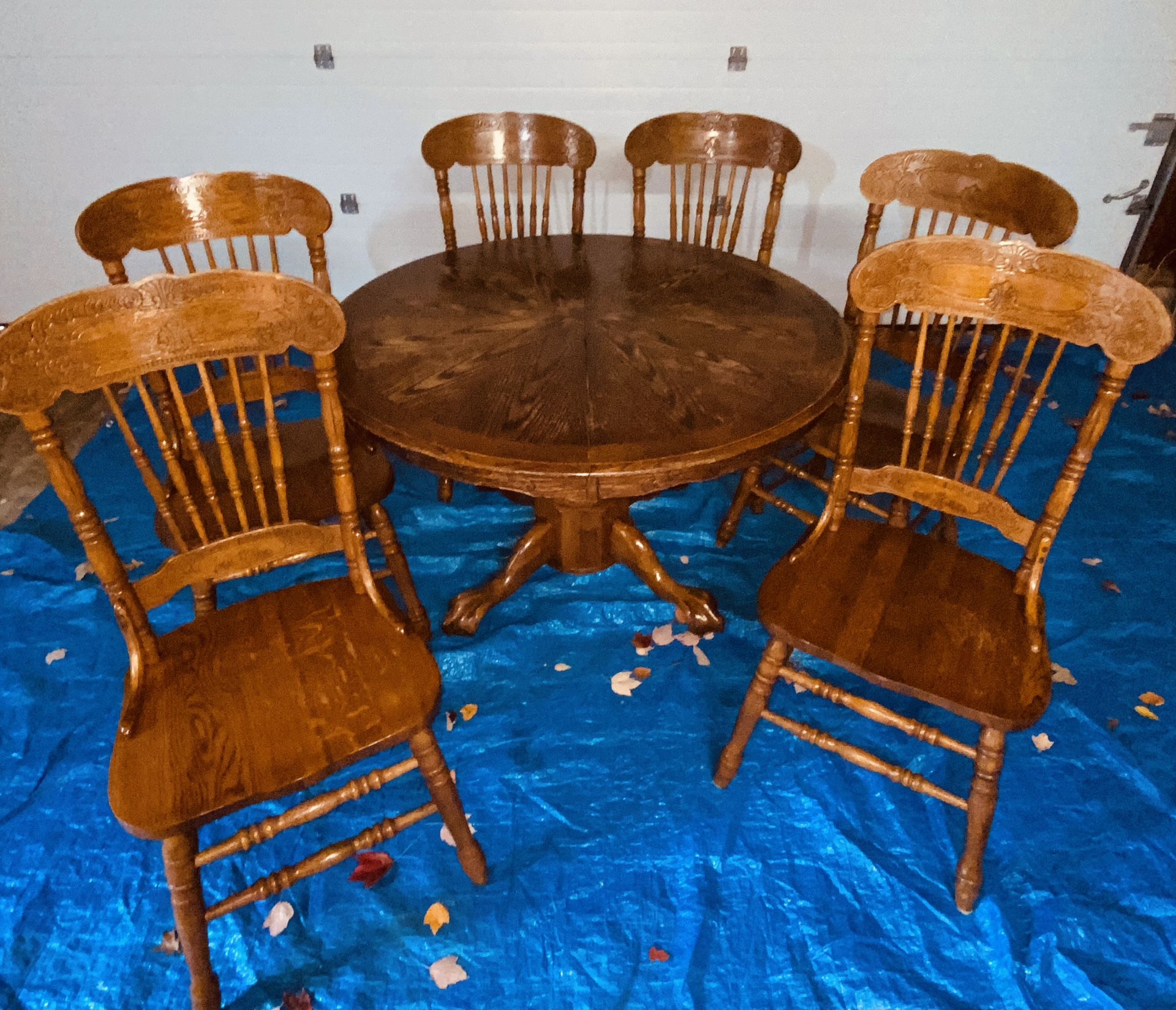 Solid Oak Round Pedestal Table W/Leaf 