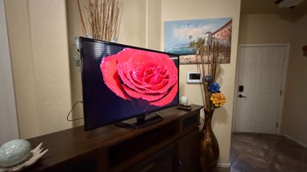42” inches LG tv with remote control in excellent condition