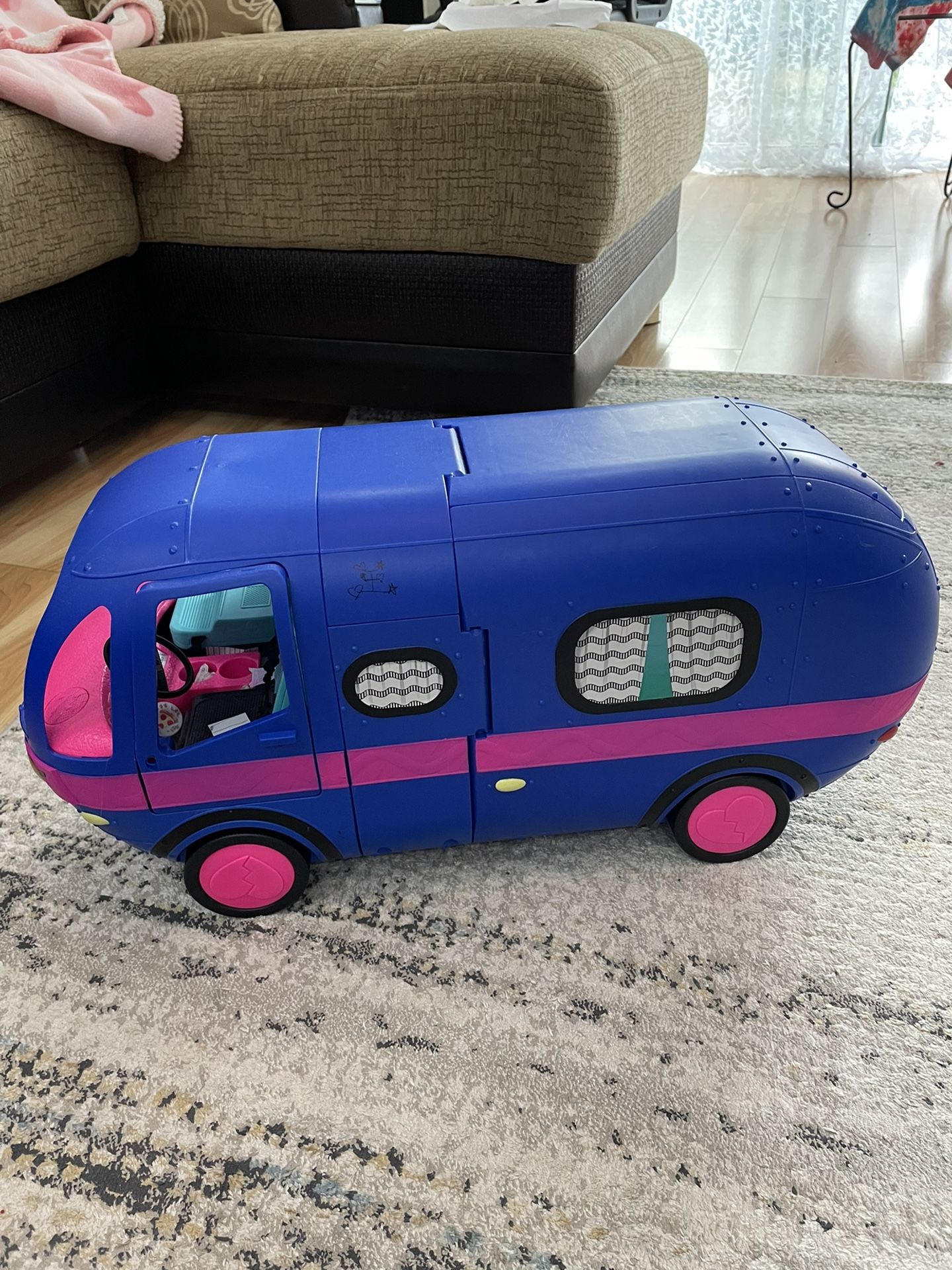 LOL Surprise OMG 4-in-1 Glamper Fashion Camper Electric Blue