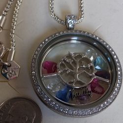 Origami Owl Family Tree Locket Necklace with Round And Heart Shape Crystal's Excellent Condition 