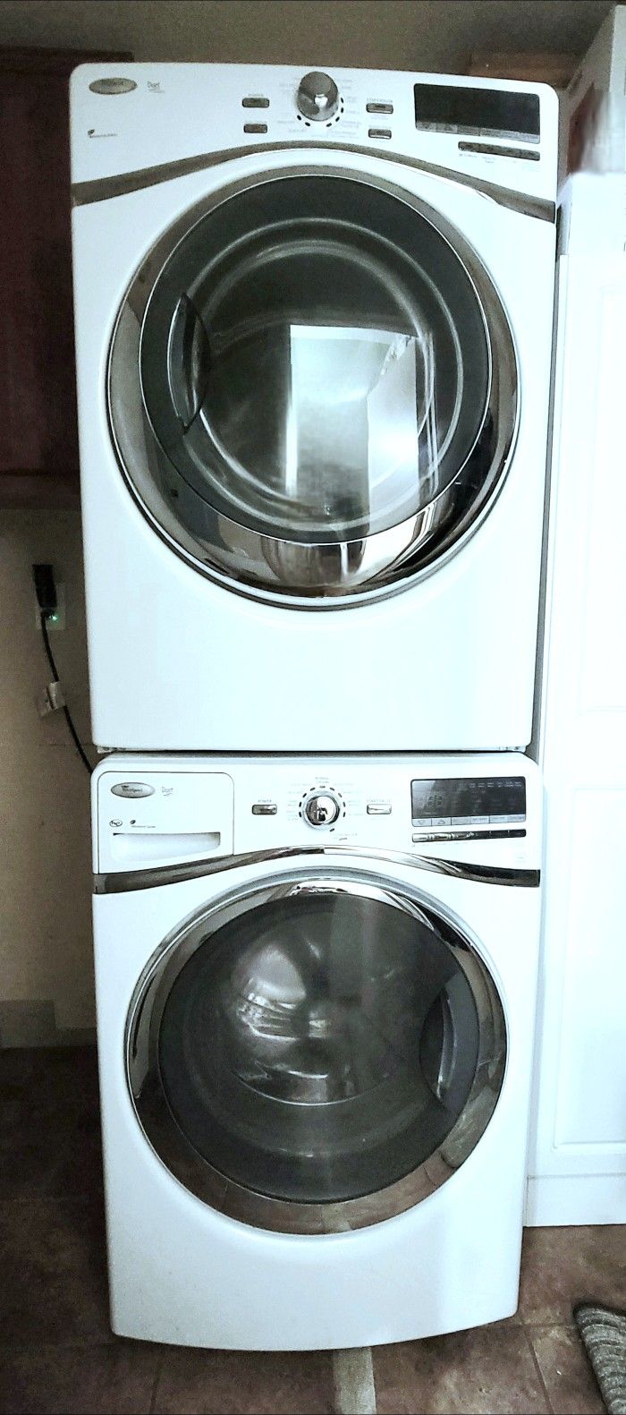 Whirlpool Duet Washing Machine And Dryer Stackable Set.