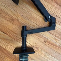 Monitor arm (2 available)