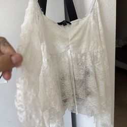 Medium See-through wavy lace top