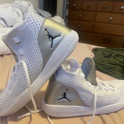 Air Jordan White Tennis Shoes Size 10