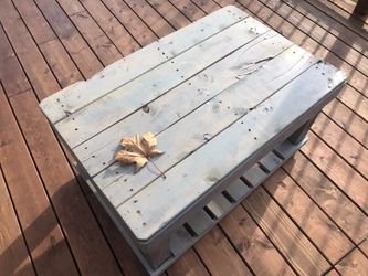 Rustic coffee table pallet