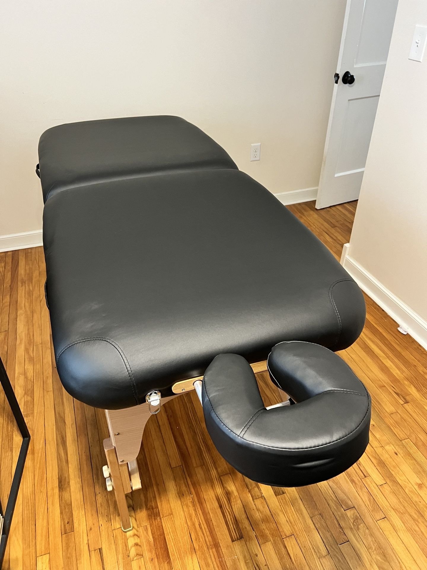 Massage Table - Includes Bolster/headrest/cart/cover