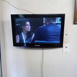Samsung Wall Mount Television 19 In $39 Firm Must Go