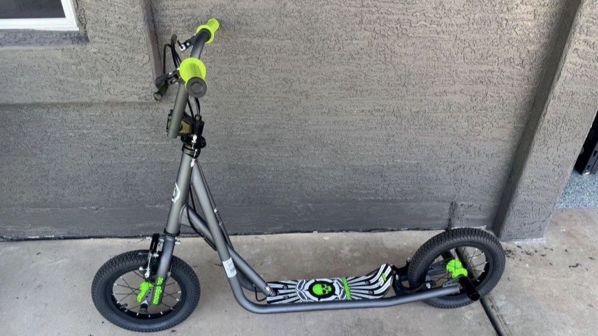 Mongoose Expo Kids Kick Scooter