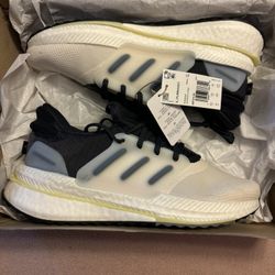 Adidas  Size 9.5 NEW
