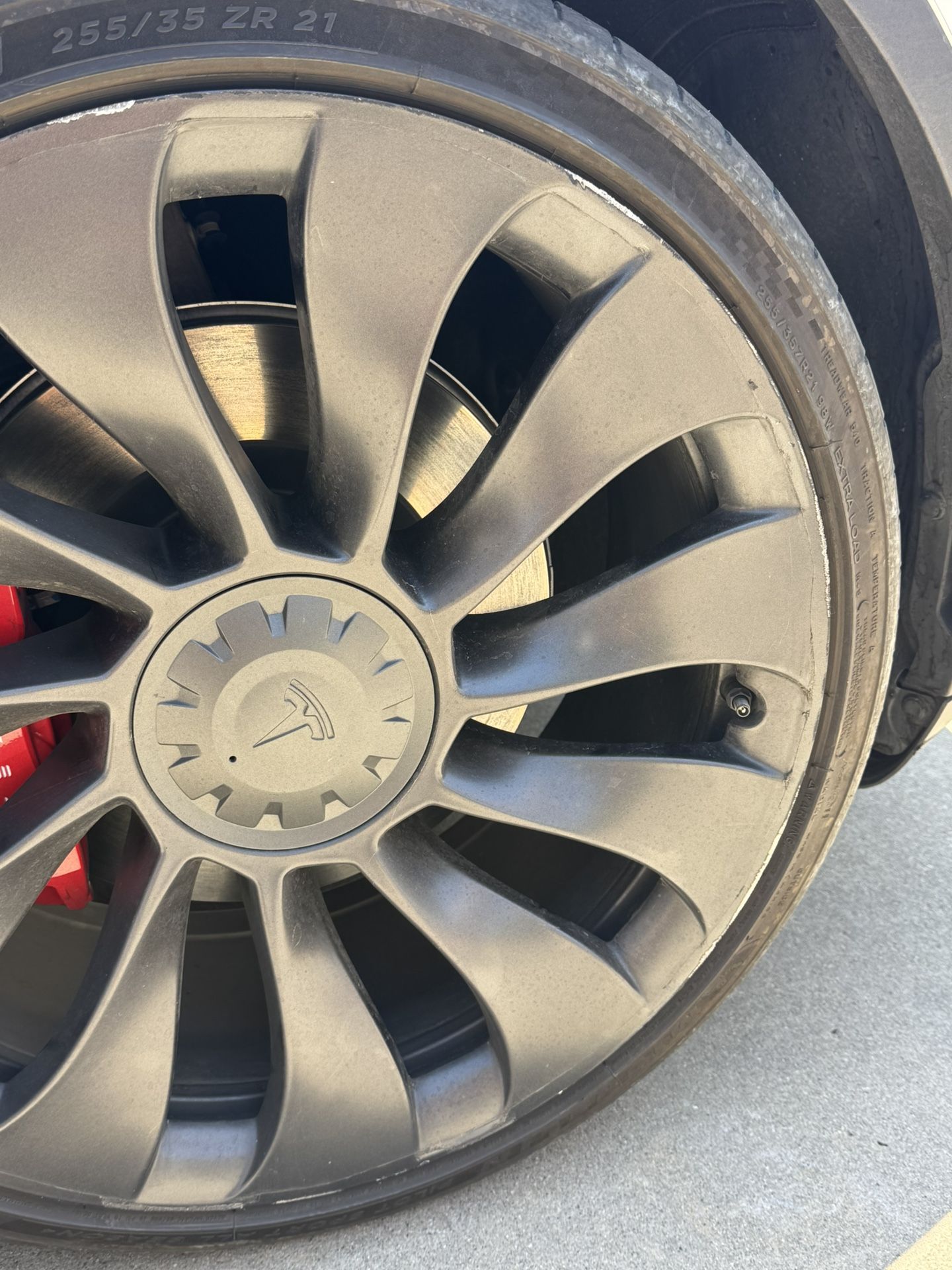 2022 Tesla Model Y 21 inch Front Rim and Tire (hairline crack, slow leak) 21x9.5