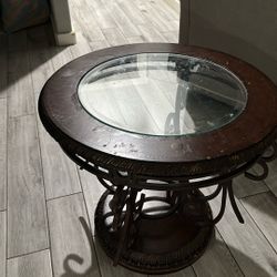 2 Side Tables