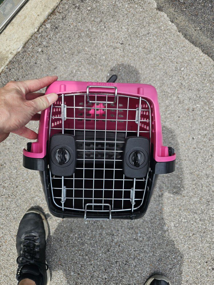 Small animal carrier pink barely used