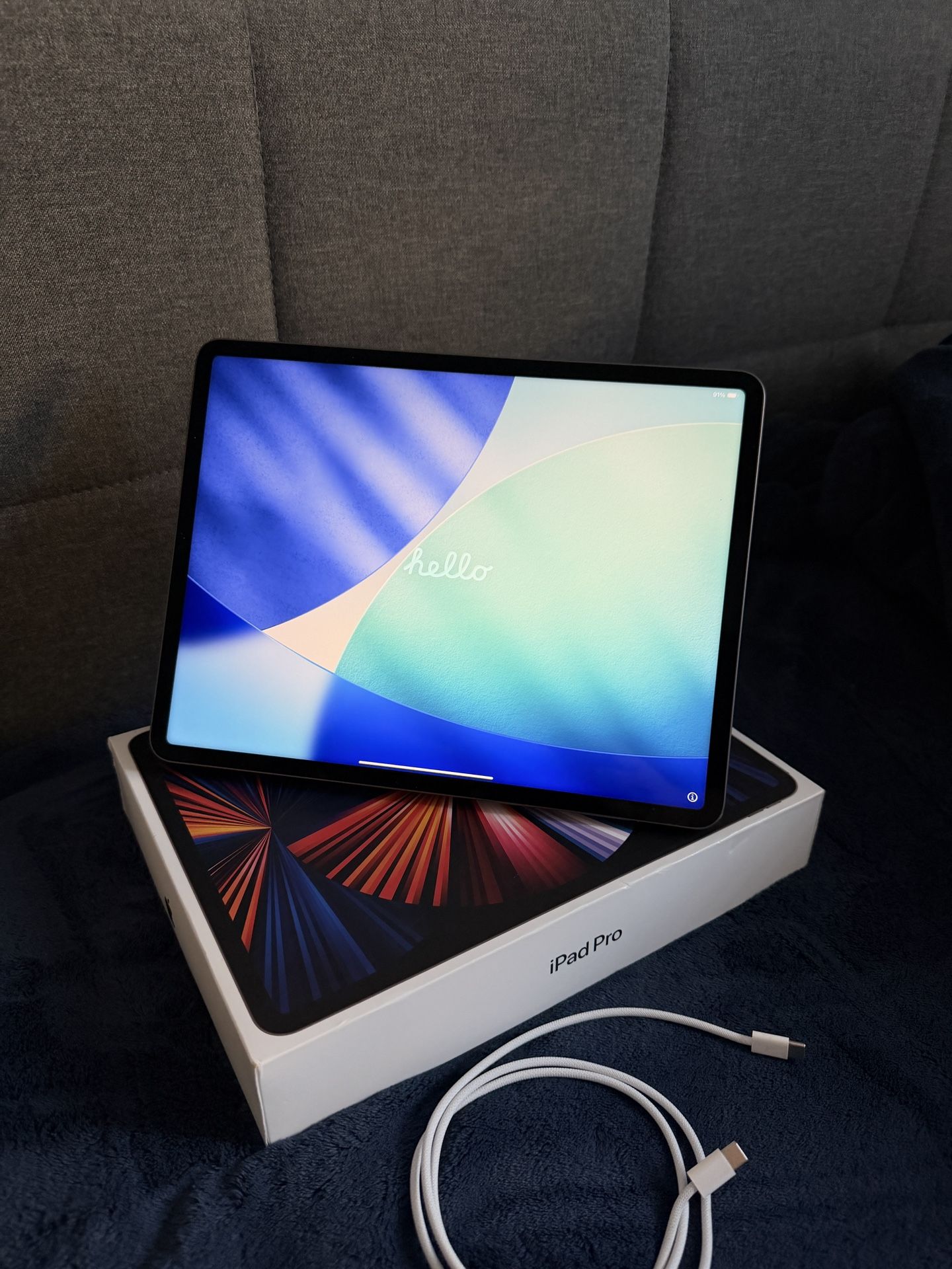 iPad Pro 12.9-Inch 5th Gen M1 Chip 256gb WiFi Space Grey W Smart Folio Case