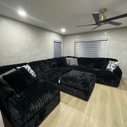 Brand New Ashley’s Midnight Madness Comfy Sectional 