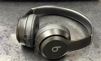 Beats Solo 4 Wireless Bluetooth On-Ear Headphones Black USB-C Used