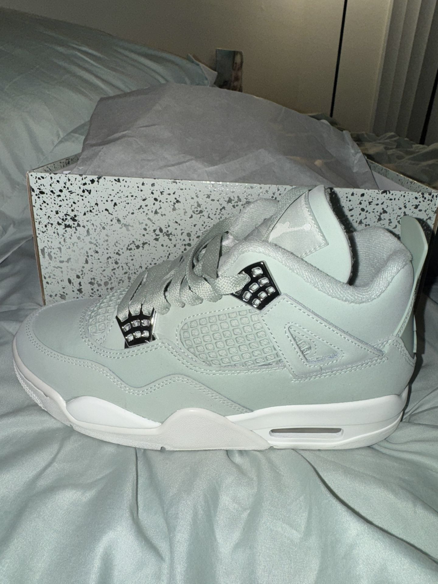 Seafoam Jordan 4 Retro - Size 7 women’s, 6.5 youth