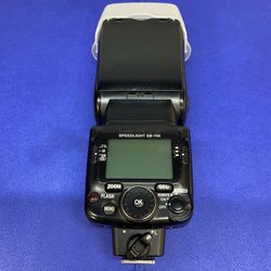 NIKON SB-700 Speedlight Shoe Mount  Flash for Nikon DSLR Cameras