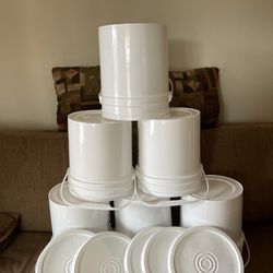 🪣🪣 — I have 36 -  Five Gallon Buckets with LIDS  !! 🪣🪣 — $70 for ALL 36 !! - Please Read Details BELOW ⬇️ ⬇️⬇️