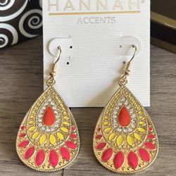 Stunning Gold Tone Teardrop Earrings 