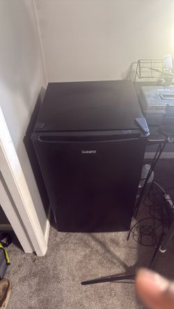 Mini fridge