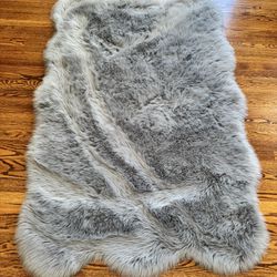 Faux Lambskin Rug – 48x72” – Light Gray