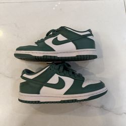 Nike Dunks Size 5.5Y “Michigan State””