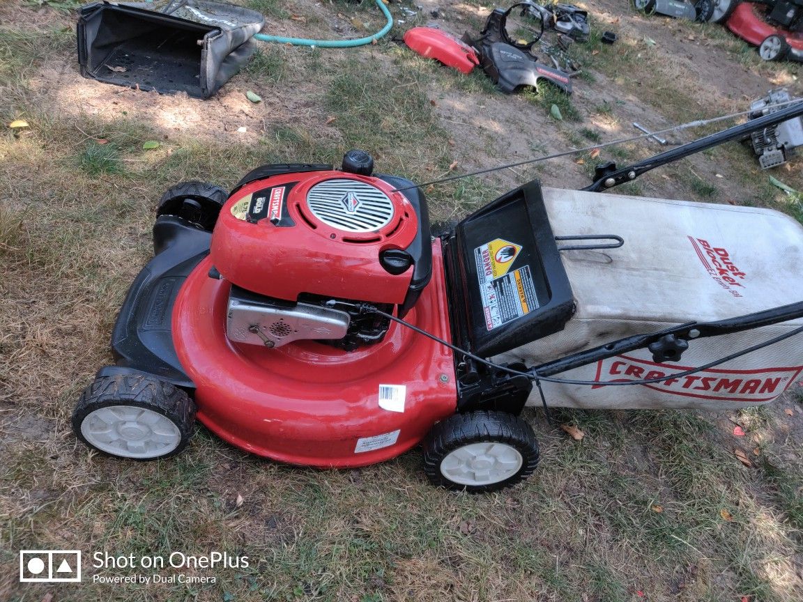 Craftsman push mower 6.75 horsepower Briggs & Stratton engine with bag