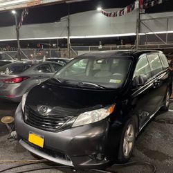 2014 Toyota Sienna Wheelchair Accessible 