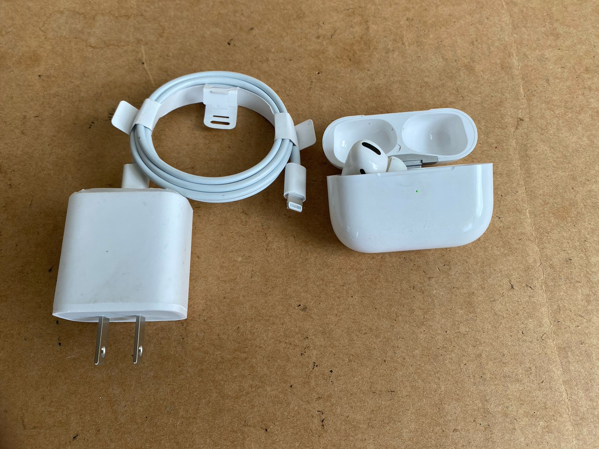 Apple AirPods Pro A2084 (Left Ear Only)
