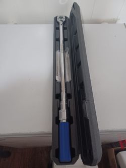 Kobalt 337334 250 lb torque wrench with case like new only used twice