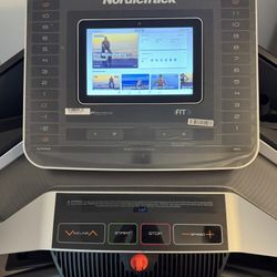 FOR SALE NordicTrack Exp10i Treadmill w Floor Protector - GREAT CONDITION