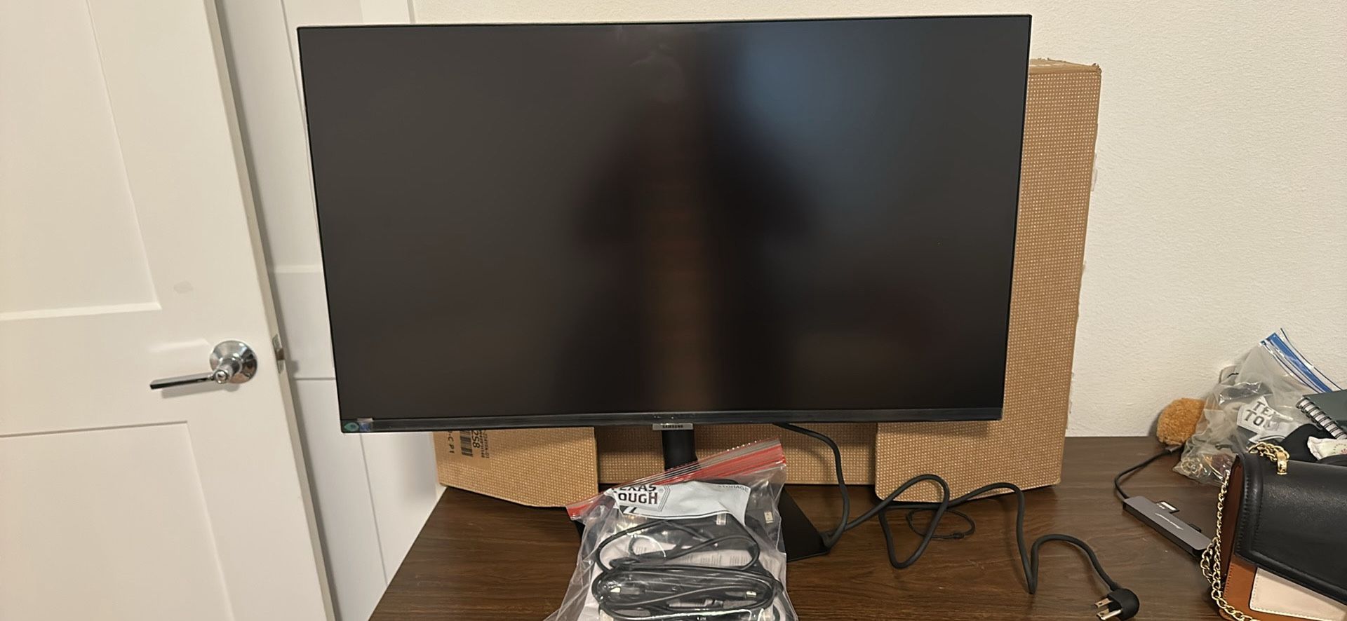 Samsung 32" ViewFinity S80PB 4K UHD IPS DCI-P3 98% DisplayHDR 600 Monitor with USB-C and Matte Display