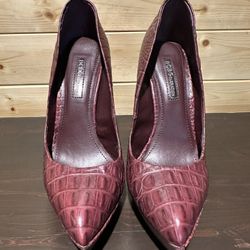 BCBGeneration burgundy / maroon croc embossed leather platform pumps size 6.5