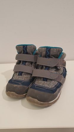 Kids winter shoes size 11