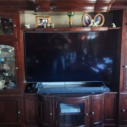 Entertainment Center With Curio