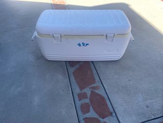 Large Igloo cooler 120 Quart white