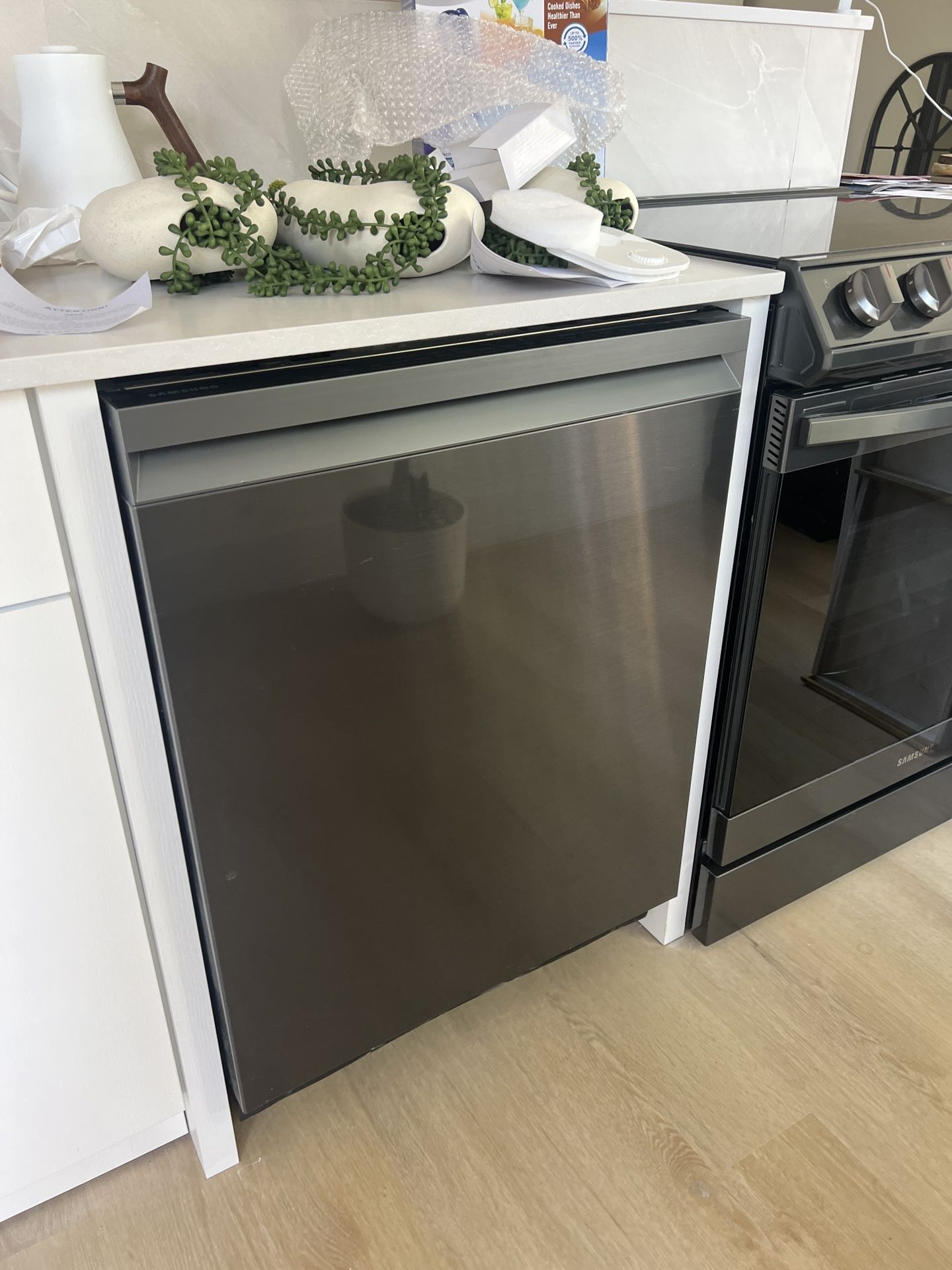 Perfect Working Brand New MSRP $1199 Smart 42dBA Dishwasher with StormWash+™️ and Smart Dry in Black