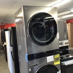 New Scratch And Dent LG ThinQ Front Load Washer And Dryer Set. 1 year Warranty 