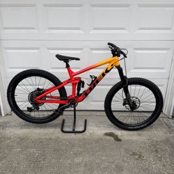 2021 Trek Remedy 8 Mountain/Enduro Bike