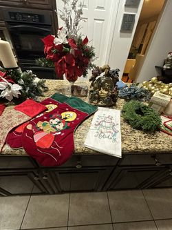 Christmas Holiday Centerpieces Table Runners Stockings Manger Placemats  